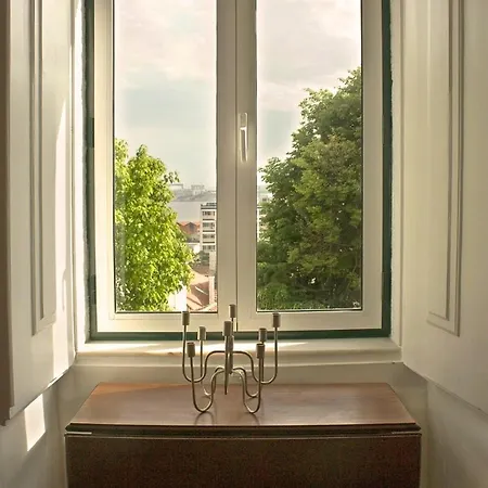 Quiet And Charming Free Private Parking Apartment *